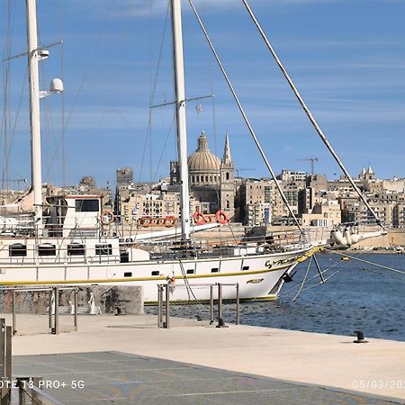 One Bedroom Tea Apartment Il-Gzira Esterno foto