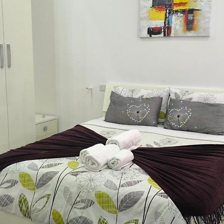One Bedroom Tea Apartment Il-Gzira Esterno foto