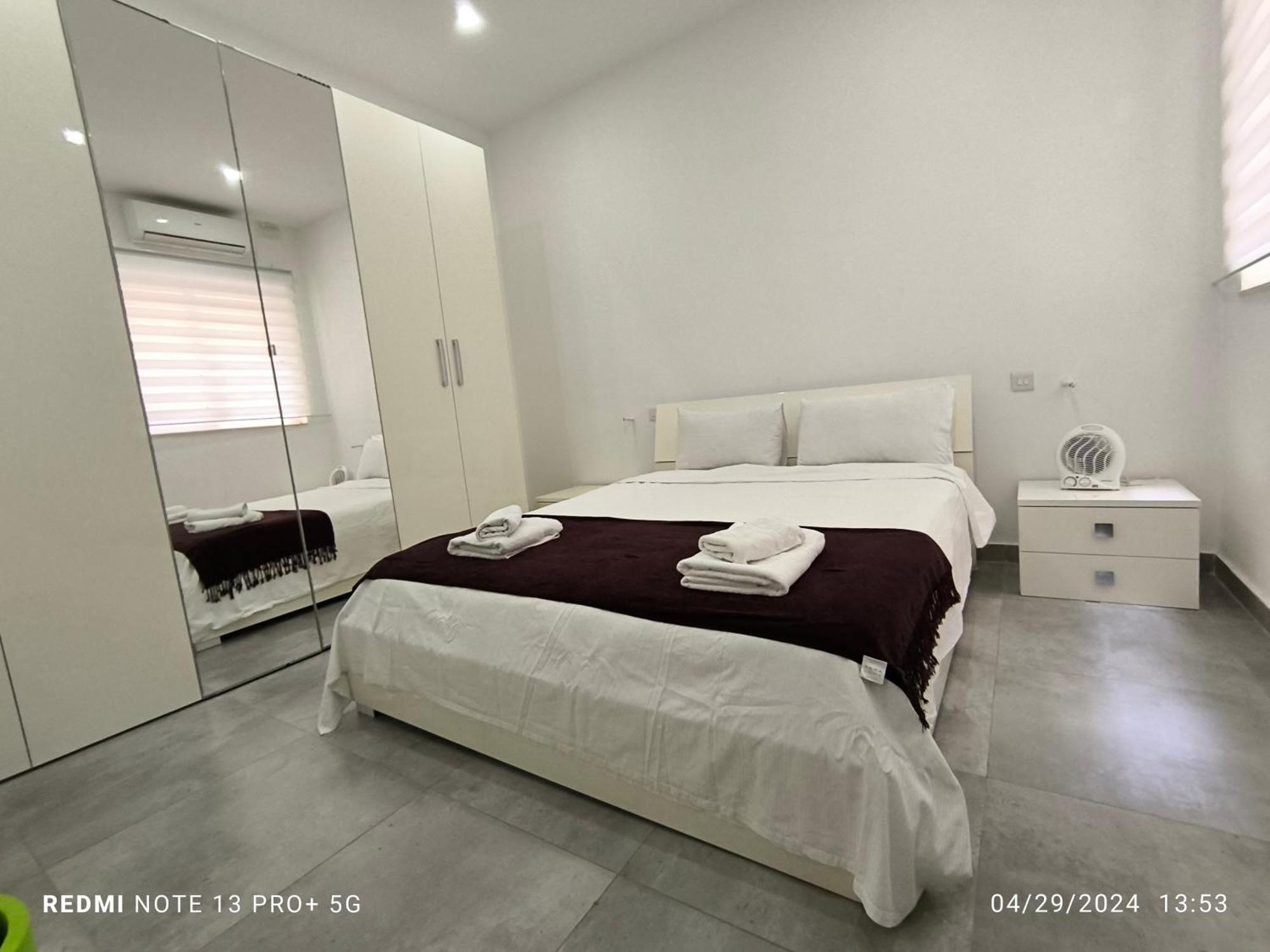 One Bedroom Tea Apartment Il-Gzira Esterno foto