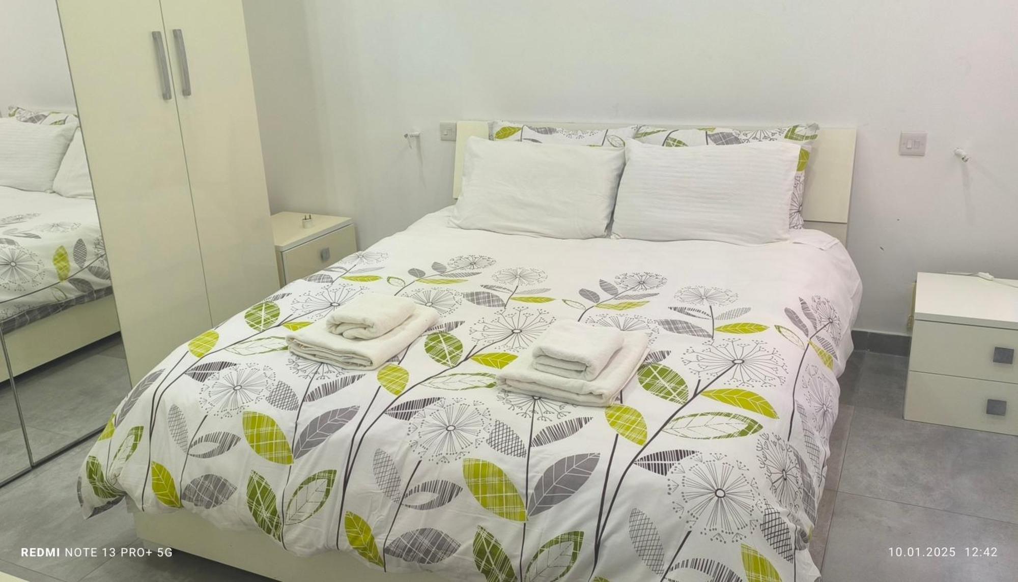 One Bedroom Tea Apartment Il-Gzira Esterno foto