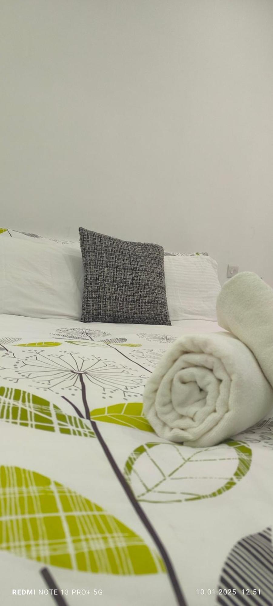 One Bedroom Tea Apartment Il-Gzira Esterno foto