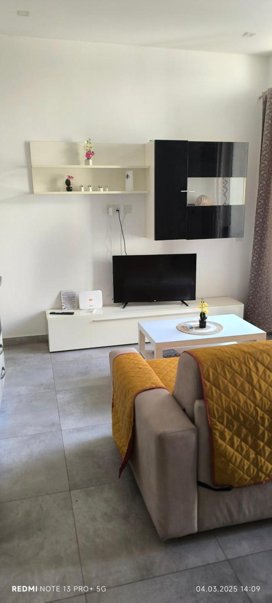 One Bedroom Tea Apartment Il-Gzira Esterno foto