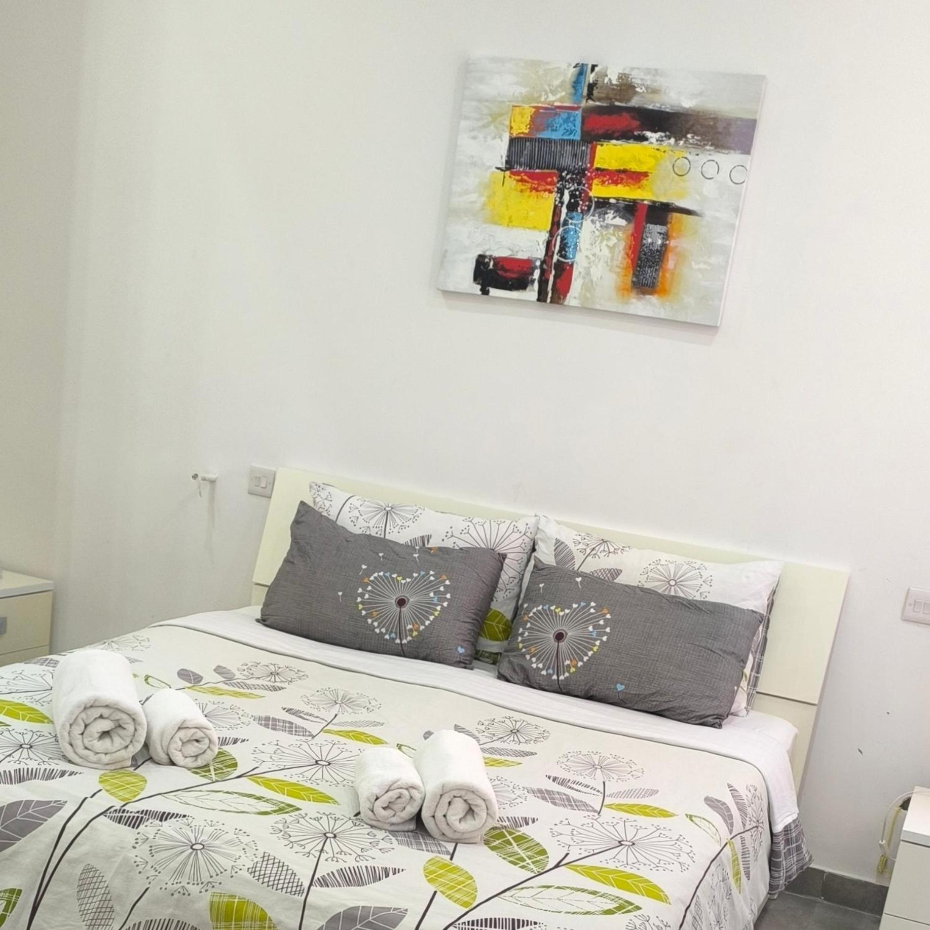 One Bedroom Tea Apartment Il-Gzira Esterno foto