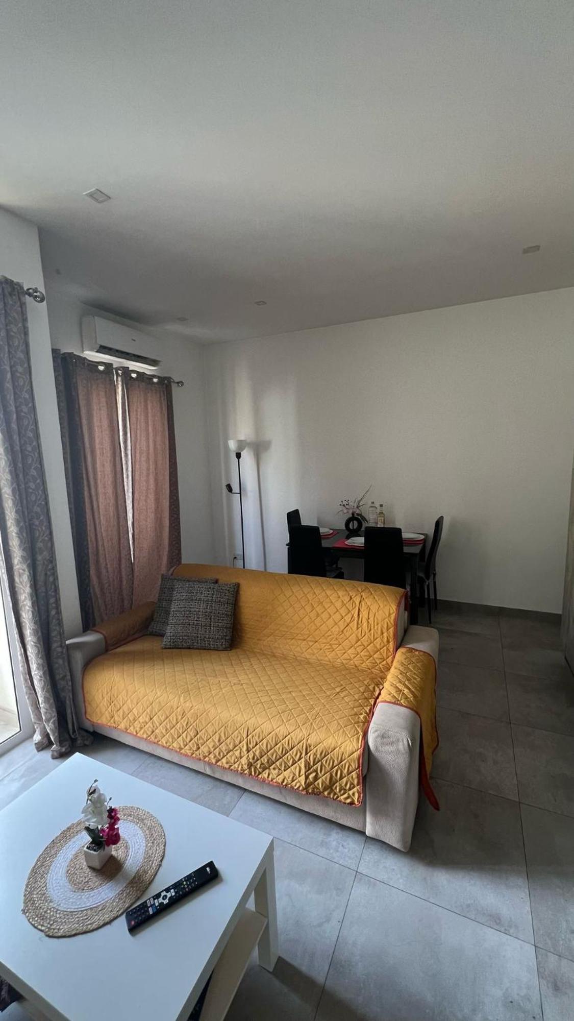 One Bedroom Tea Apartment Il-Gzira Esterno foto